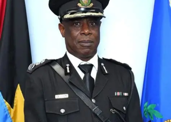 police commissioner praises female - Police Commissioner praises female offic