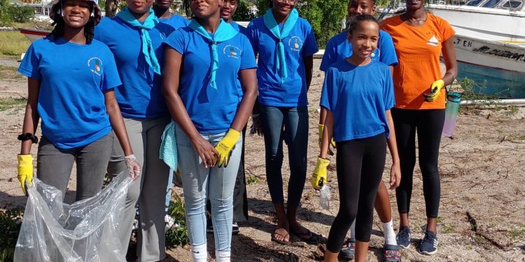 girl guides receive recycled - Girl Guides receive recycled plastic ben