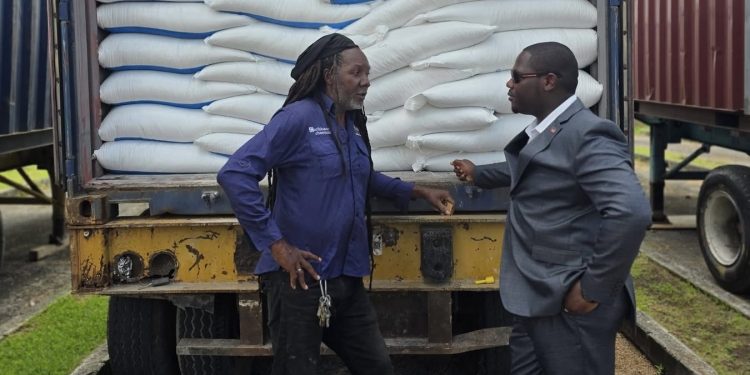 cabinet welcomes 000 bags - Cabinet Welcomes 4,000 Bags of Fertilize