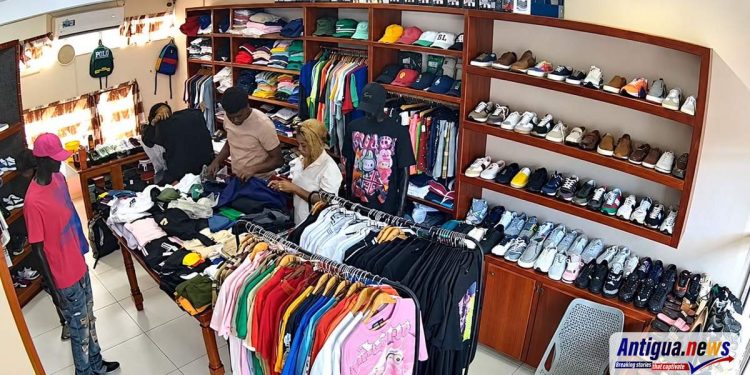 video pigotts mall store - VIDEO: Pigotts Mall Store Appeals for He